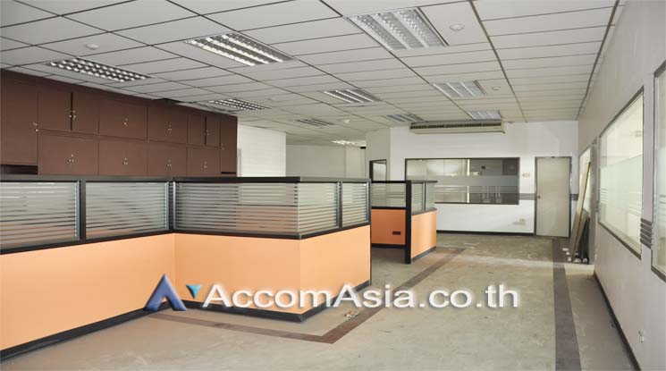  1  Office Space For Rent in Silom ,Bangkok MRT Lumphini at Sri Fueng Fung Building AA11161